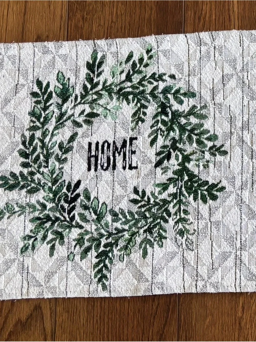 Festive White Table Runner with Green Wreath Motifs “Home Sweet Home”.